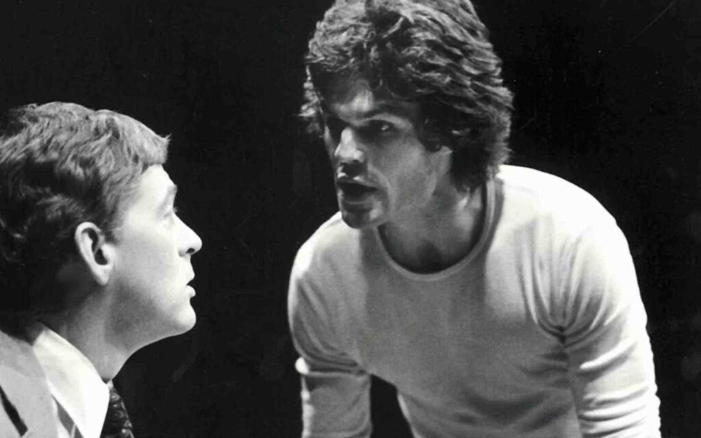 Harry-Hamlin-during-a-theatrical-performance 