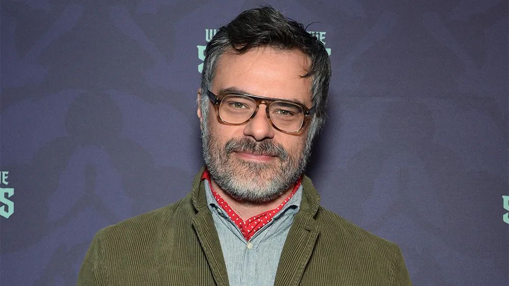Jemaine- Clement- as- Vic -Diamond