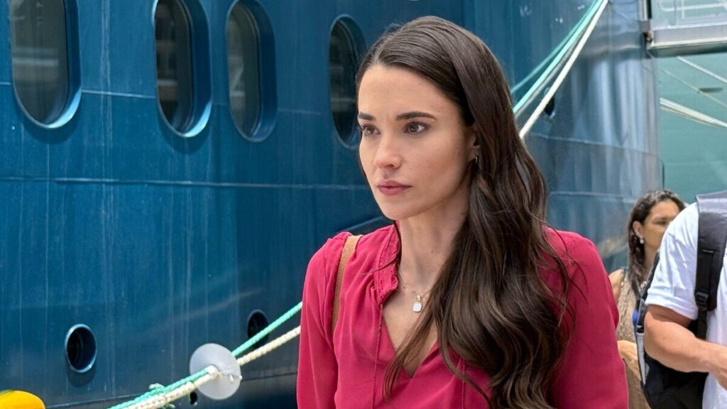 Polar-Opposites-Movie-Rhiannon Fish as Emma