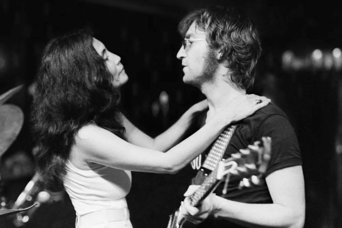 ONE-TO-ONE-JOHN-YOKO-plot